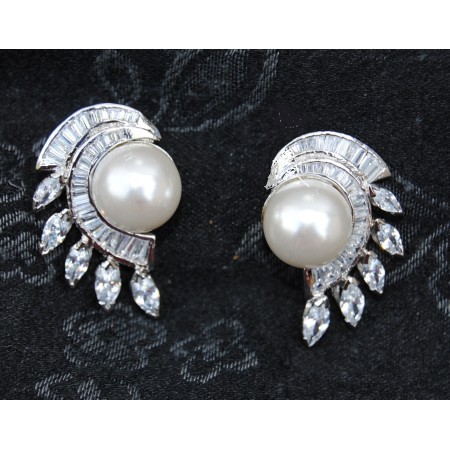  Diamond Lined Pearl Stud Earrings
